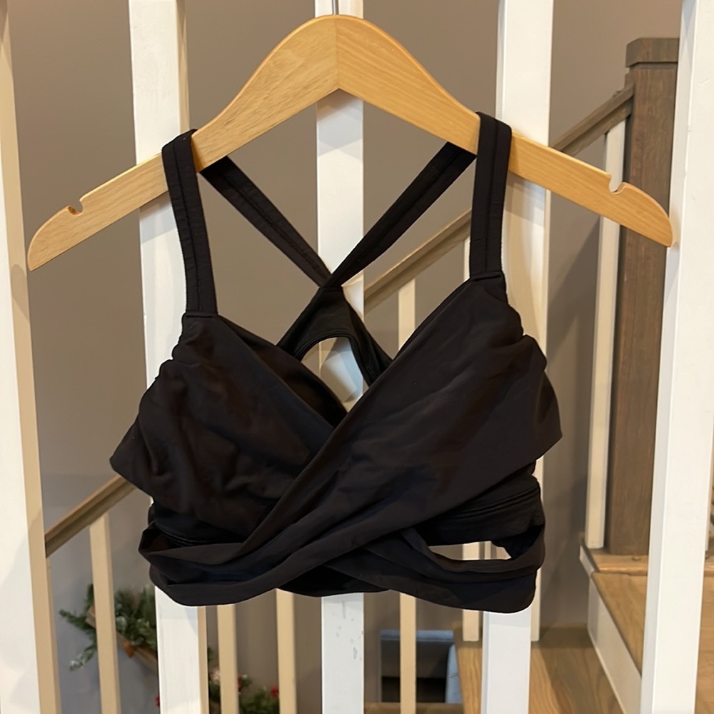 Lululemon sports bra size 6